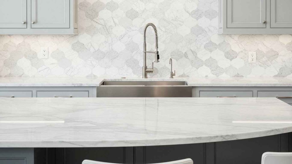 Arabesque Pattern Marble Backsplash