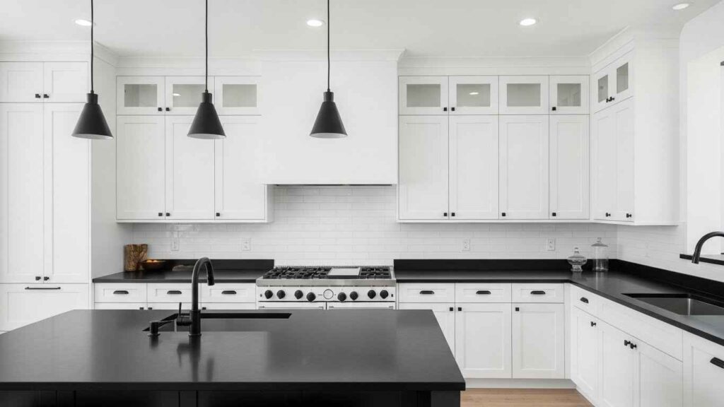Black & White Kitchen Contrast