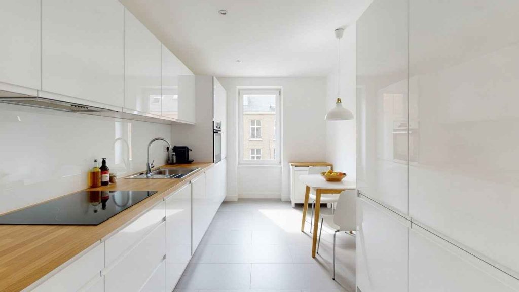 Glossy Cabinets in a Small, Bright Kitchen